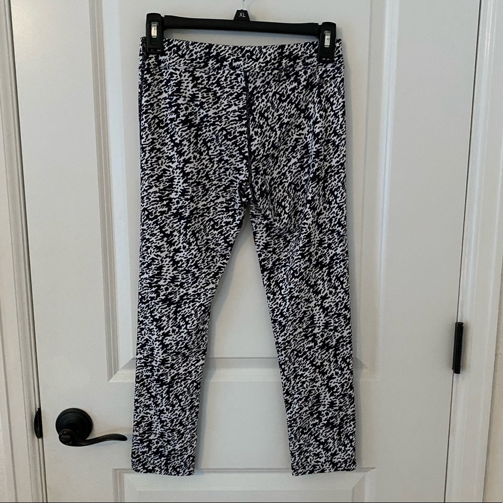 NIKE | Pronto Essential Running Crops - Picture 5 of 8